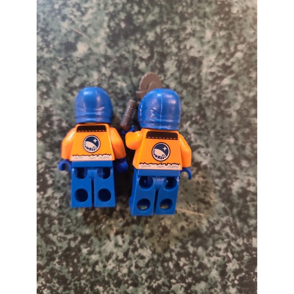 Lot of 2 Lego Arctic Explorer Minifigures Cty0492